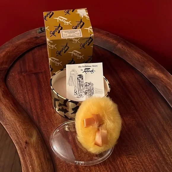 Rare vintage NIB Faberge’ Tigress oz bath dusting powder never used wi…